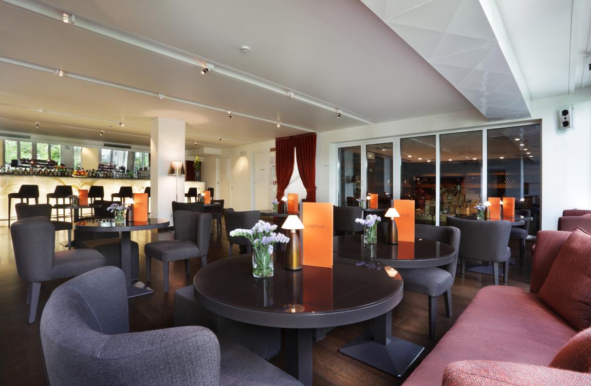 Magna Pars L'Hotel A Parfum, Small Luxury Hotels Of The World Милано Екстериор снимка The lounge at the airport