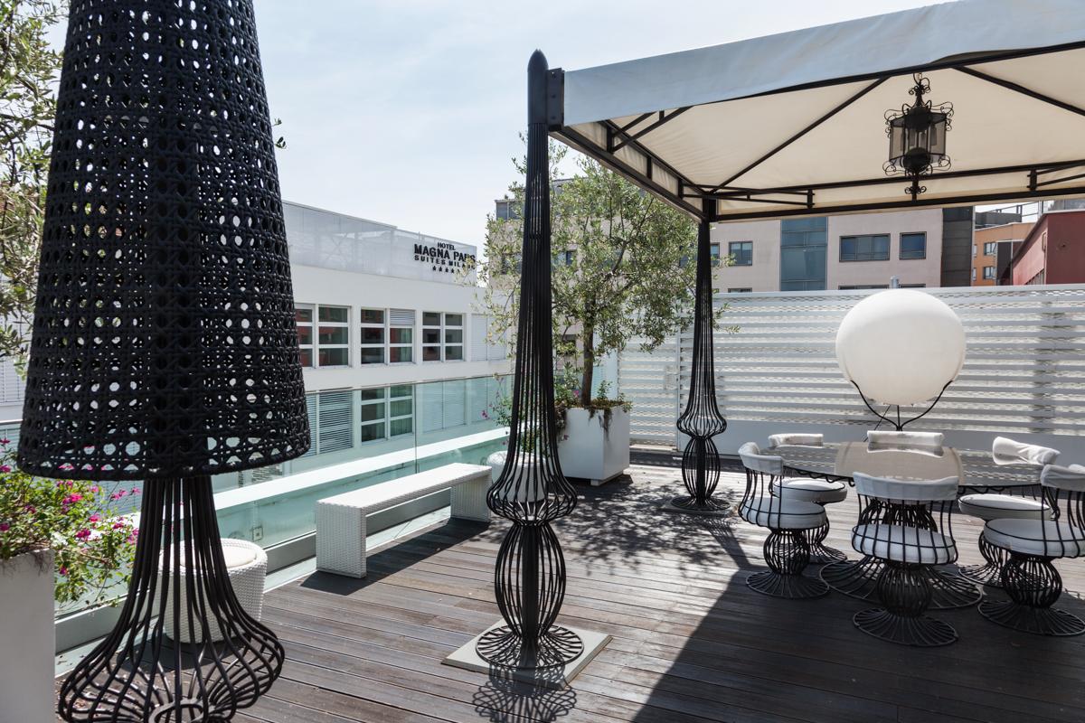 Magna Pars L'Hotel A Parfum, Small Luxury Hotels Of The World Милано Екстериор снимка Rooftop terrace