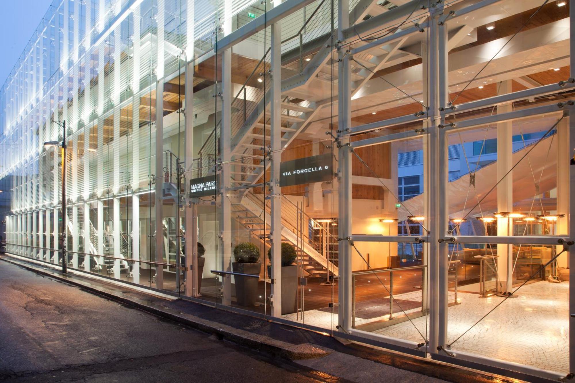 Magna Pars L'Hotel A Parfum, Small Luxury Hotels Of The World Милано Екстериор снимка The new library building