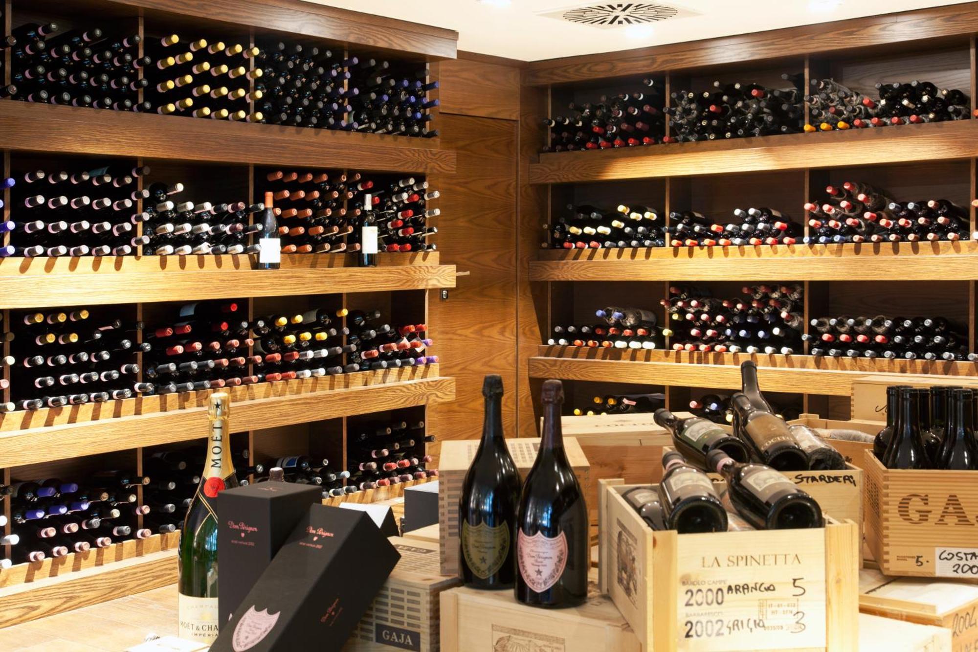Magna Pars L'Hotel A Parfum, Small Luxury Hotels Of The World Милано Екстериор снимка Wine cellar