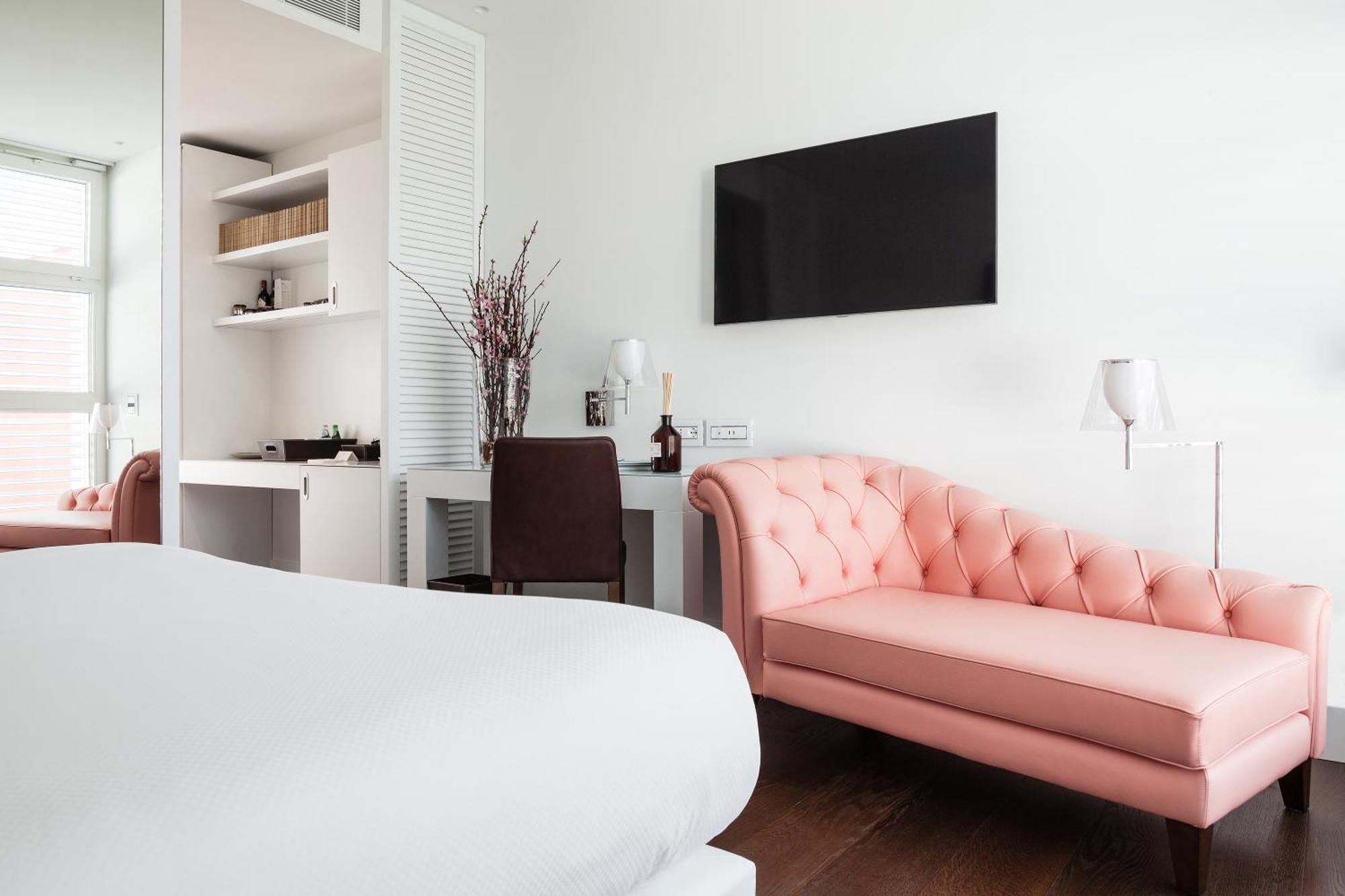 Magna Pars L'Hotel A Parfum, Small Luxury Hotels Of The World Милано Екстериор снимка A room at the Hotel 57