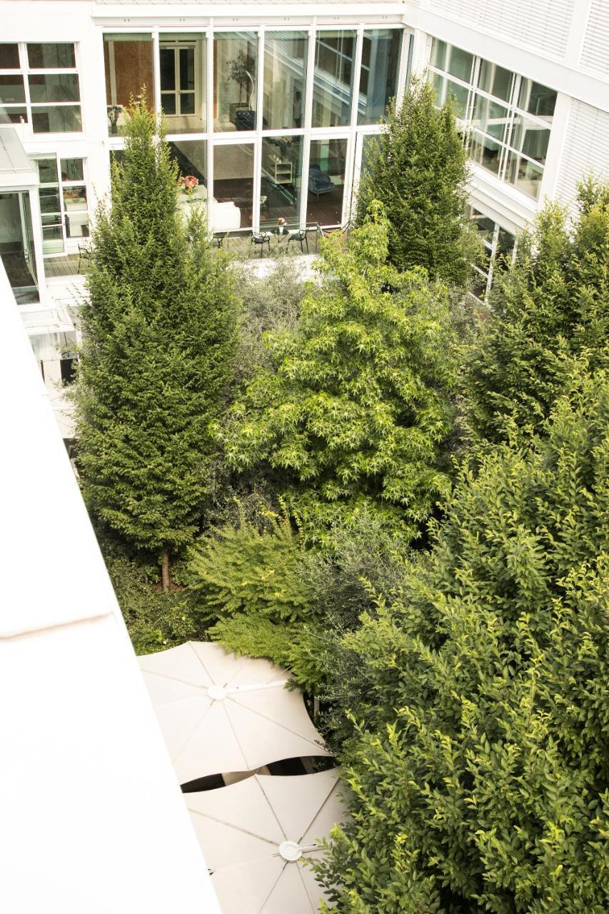 Magna Pars L'Hotel A Parfum, Small Luxury Hotels Of The World Милано Екстериор снимка The garden