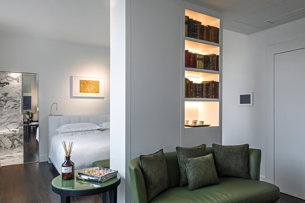 Magna Pars L'Hotel A Parfum, Small Luxury Hotels Of The World Милано Екстериор снимка A suite at the Hotel